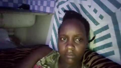 Snapshot of queen014 chatting on December 18, 2:39 am queen014 online show from December 18, 2:39 am