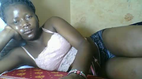 Snapshot of queen315810 chatting on March 16, 8:29 am queen315810 online show from March 16, 8:29 am