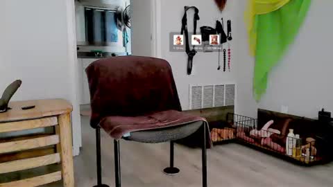 Snapshot of queen_anita chatting on August 5, 7:06 pm QnAnitaDix online show from August 5, 7:06 pm