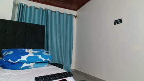 Queen armani online show from January 25, 11:00 pm