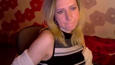 Snapshot of queen_daenerys chatting on February 13, 6:27 pm Queen Daenerys online show from February 13, 6:27 pm