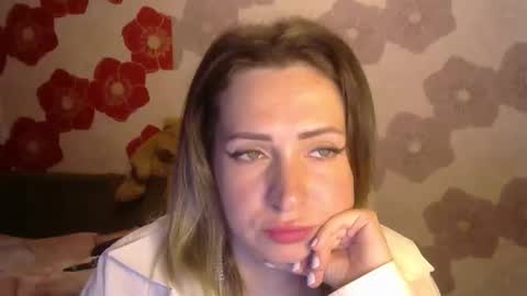 Snapshot of queen_daenerys chatting on September 15, 6:52 pm Queen Daenerys online show from September 15, 6:52 pm