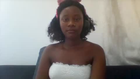 Snapshot of queen_diveer chatting on October 1, 8:42 am queen_diveer online show from October 1, 8:42 am
