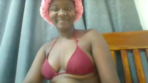 Snapshot of queen_diveer chatting on October 8, 4:32 am queen_diveer online show from October 8, 4:32 am