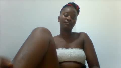 Snapshot of queen_diveer chatting on October 13, 3:12 pm queen_diveer online show from October 13, 3:12 pm