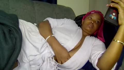 Snapshot of queen_doli chatting on May 12, 2:08 am queen_doli online show from May 12, 2:08 am