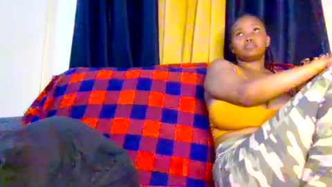 Snapshot of queen_doli chatting on July 17, 6:35 pm queen_doli online show from July 17, 6:35 pm