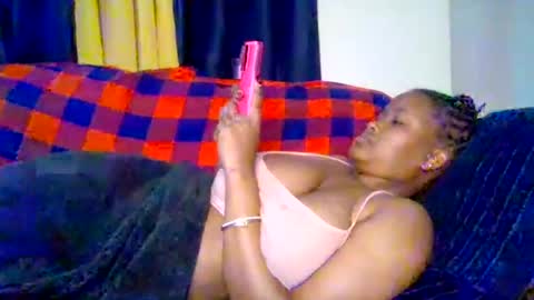 Snapshot of queen_doli chatting on July 20, 2:04 am queen_doli online show from July 20, 2:04 am