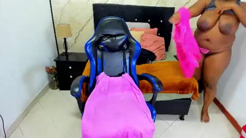 Snapshot of queen_ebony_69 chatting on July 16, 3:34 am Queen online show from July 16, 3:34 am