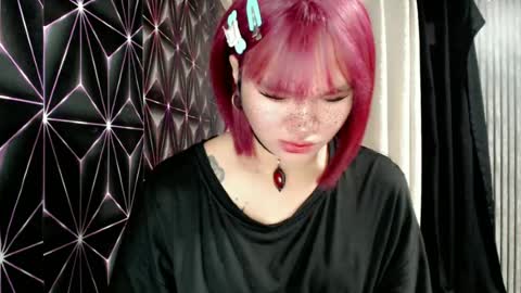 Snapshot of queen_elicktra chatting on June 15, 11:51 pm JOY online show from June 15, 11:51 pm