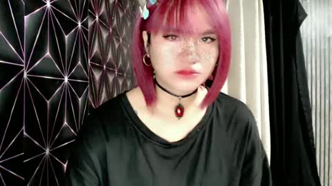 Snapshot of queen_elicktra chatting on June 17, 11:49 pm JOY online show from June 17, 11:49 pm