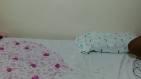 Snapshot of queen_ema chatting on February 24, 7:28 am queen ema online show from February 24, 7:28 am