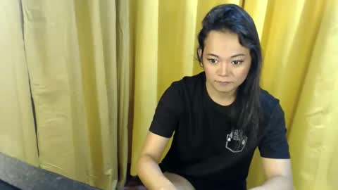 Snapshot of queen_ennah chatting on June 8, 9:37 pm queen_ennah online show from June 8, 9:37 pm