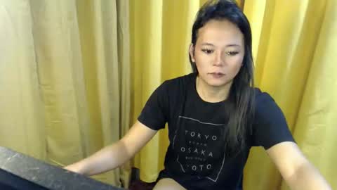 Snapshot of queen_ennah chatting on June 9, 7:58 pm queen_ennah online show from June 9, 7:58 pm