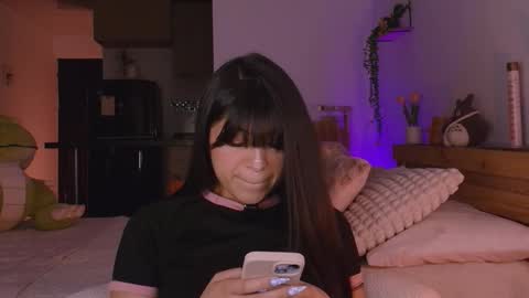 Snapshot of queen_gummy chatting on February 7, 12:25 am saloo online show from February 7, 12:25 am