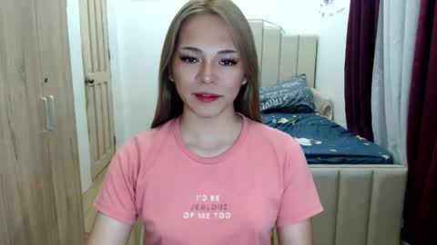 Snapshot of queen_heart0 chatting on May 2, 1:43 am shawny online show from May 2, 1:43 am