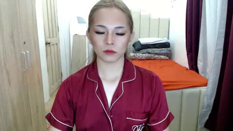 Snapshot of queen_heart0 chatting on May 3, 2:06 am shawny online show from May 3, 2:06 am