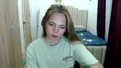 Snapshot of queen_heart0 chatting on May 23, 1:55 am shawny online show from May 23, 1:55 am
