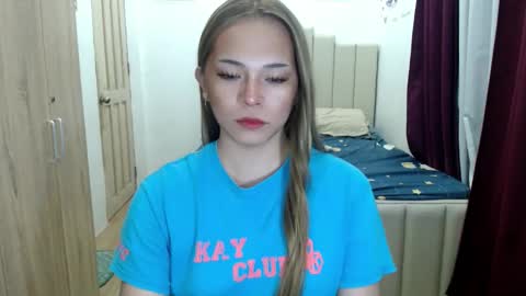 Snapshot of queen_heart0 chatting on June 2, 2:02 am shawny online show from June 2, 2:02 am