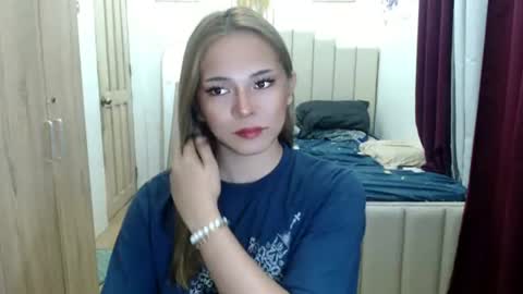 Snapshot of queen_heart0 chatting on June 12, 10:58 am shawny online show from June 12, 10:58 am
