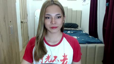 Snapshot of queen_heart0 chatting on June 15, 1:08 am shawny online show from June 15, 1:08 am