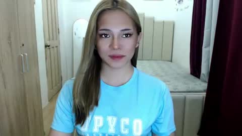 Snapshot of queen_heart0 chatting on June 20, 1:52 am shawny online show from June 20, 1:52 am