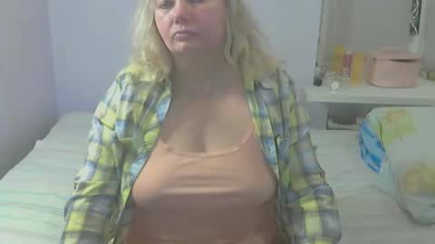 Snapshot of queen_jane8 chatting on October 16, 4:30 pm queen_jane8 online show from October 16, 4:30 pm