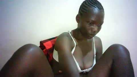 Snapshot of queen_joan chatting on February 10, 1:35 am queen_joan online show from February 10, 1:35 am