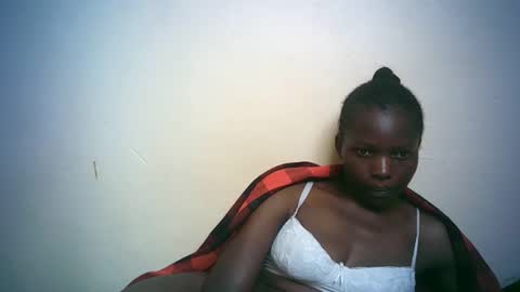 Snapshot of queen_joan chatting on February 19, 6:44 am queen_joan online show from February 19, 6:44 am