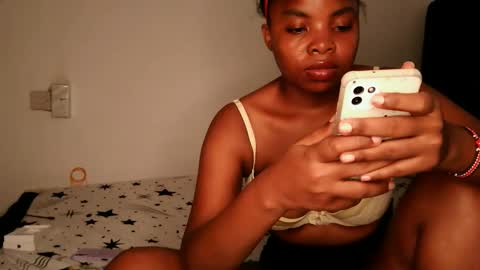 Snapshot of queen_joy123 chatting on November 22, 4:44 am queen_joy123 online show from November 22, 4:44 am