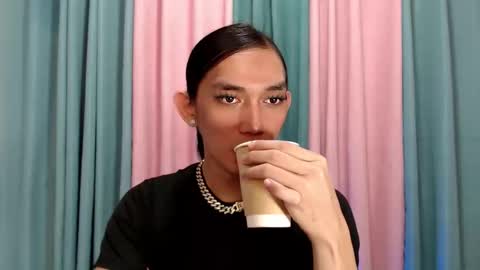 Queen Lucifer online show from November 25, 8:14 am