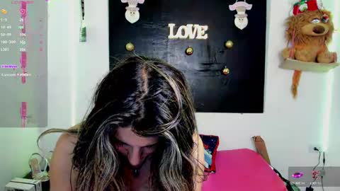 Snapshot of queen_natttyy chatting on December 6, 5:53 am queen_natttyy online show from December 6, 5:53 am