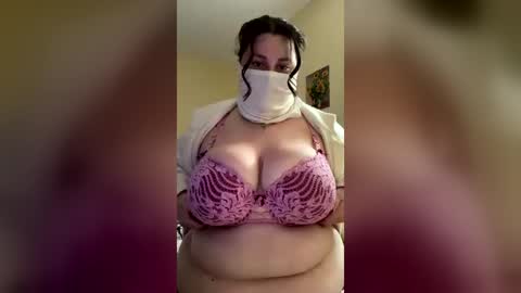 Snapshot of queen_ophelia chatting on August 6, 3:14 pm queen_ophelia online show from August 6, 3:14 pm