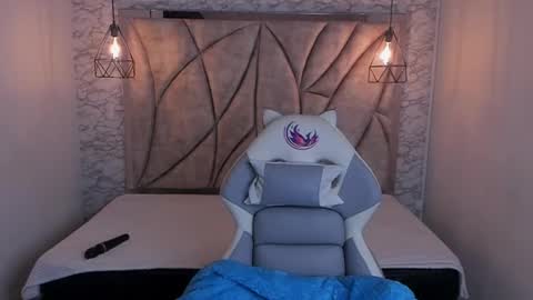   online show from February 27, 12:02 pm