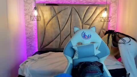   online show from March 7, 12:01 pm