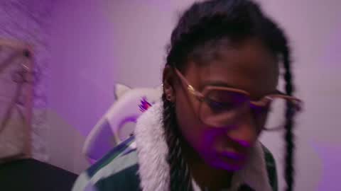   online show from December 3, 11:19 am