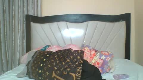 Snapshot of queen_wow2 chatting on June 9, 7:47 pm queen online show from June 9, 7:47 pm