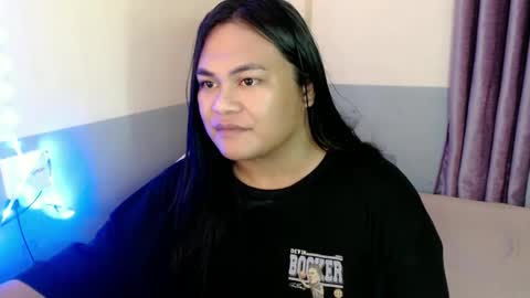 Snapshot of queenbee_mistress chatting on February 18, 11:55 am queenbee_mistress online show from February 18, 11:55 am