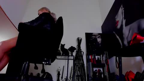 Misscatsnow online show from February 6, 2:16 am