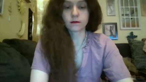 Snapshot of queencrimsonlvx chatting on April 12, 11:59 am queencrimsonlvx online show from April 12, 11:59 am