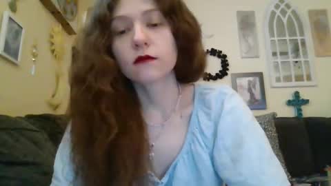 Snapshot of queencrimsonlvx chatting on April 16, 9:15 pm queencrimsonlvx online show from April 16, 9:15 pm