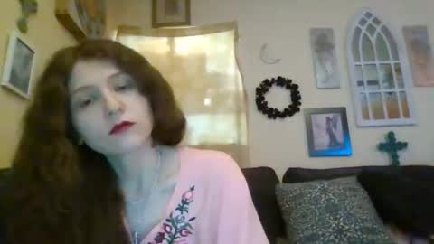 Snapshot of queencrimsonlvx chatting on April 21, 12:11 pm queencrimsonlvx online show from April 21, 12:11 pm
