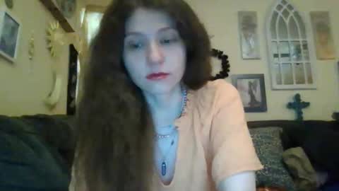 Snapshot of queencrimsonlvx chatting on April 23, 9:19 am queencrimsonlvx online show from April 23, 9:19 am