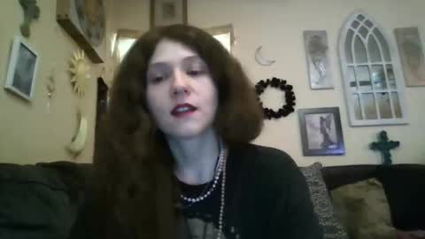 Snapshot of queencrimsonlvx chatting on May 3, 10:32 am queencrimsonlvx online show from May 3, 10:32 am
