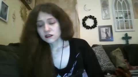Snapshot of queencrimsonlvx chatting on May 5, 2:14 pm queencrimsonlvx online show from May 5, 2:14 pm