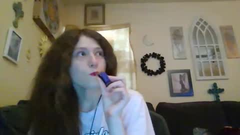 Snapshot of queencrimsonlvx chatting on May 10, 10:31 am queencrimsonlvx online show from May 10, 10:31 am