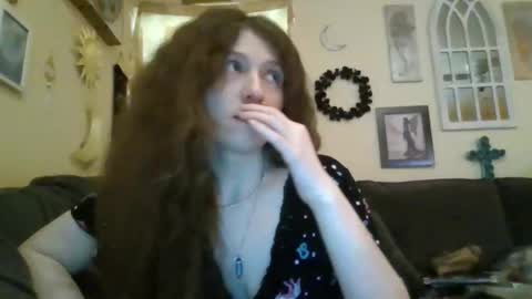 Snapshot of queencrimsonlvx chatting on May 20, 8:31 am queencrimsonlvx online show from May 20, 8:31 am