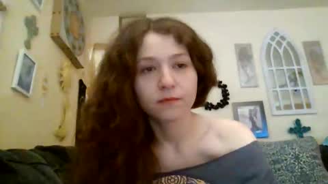 Snapshot of queencrimsonlvx chatting on May 31, 9:49 pm queencrimsonlvx online show from May 31, 9:49 pm