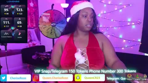Snapshot of queencroze chatting on December 25, 9:33 pm Queen Cherise Roze online show from December 25, 9:33 pm