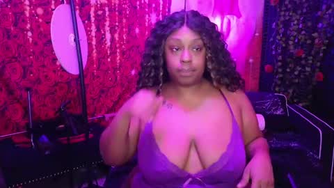 Snapshot of queencroze chatting on April 7, 1:44 pm Queen Cherise Roze online show from April 7, 1:44 pm